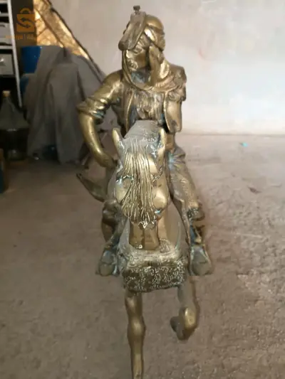 حصان من البرونز