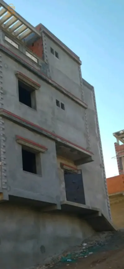 خدما مضيفا لي عندو خدما يعيط