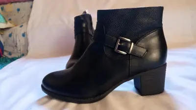 boots en cuir Noire pmade in spain 🇪🇦 pointure 41 ylabs 40