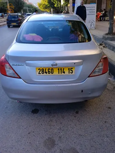 سيارة نيسان للبع