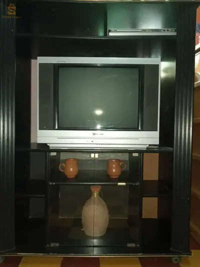 تلفاز مستعمل للبيع بسعر معقول بإذن الله