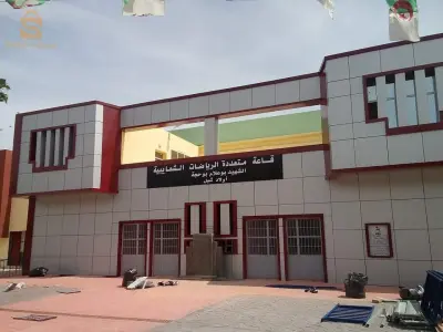 حرفي في تغليف الواجهات بالاليكوبوند وتاركويت وبلاكو بلاتر