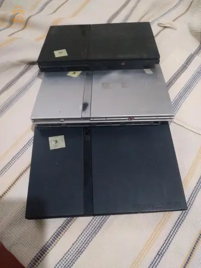 Trois PlayStation 2 
bonne  occasion  
état marche
