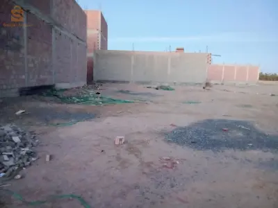 قابلة للبيع على قطعتين