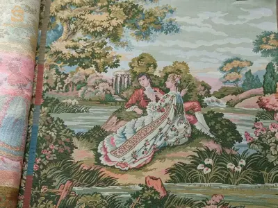 tapisserie ancienne neuves .3 motifs de 70cmsur 70cm.2500da l'unité