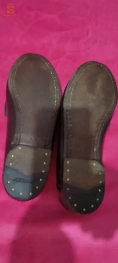 mocassin