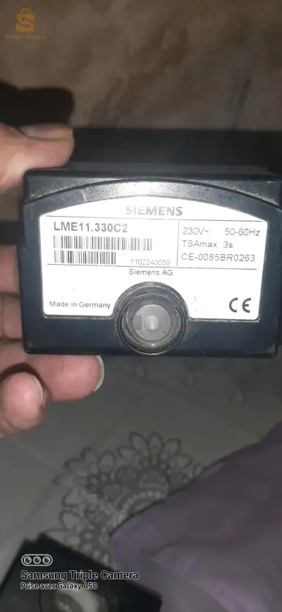 2 mémoire contrôleur brûleur industriel à gaz et une Siemens à gaz