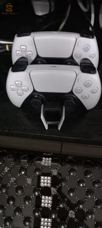 ps5 jdid utilise 2 mois avec 2 manet et station de charge