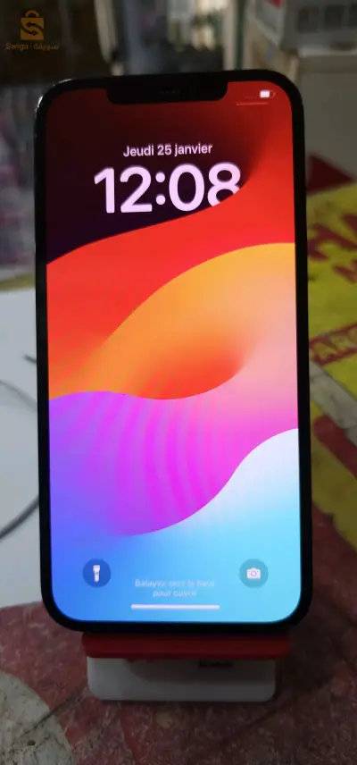 IPhone 12 pro Max 128 batrie 84 Très bon état 
2 puces koulchi marche avec chargeur Original