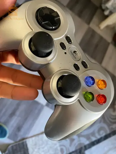 Logitech f710 sans fil gamepad
Pc