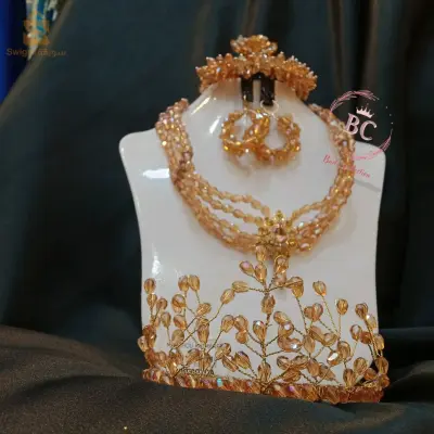 parure en crystal hore
تاج+عقد+براسلي+خاتم+حلقات 
5en 1 quantité limitée
