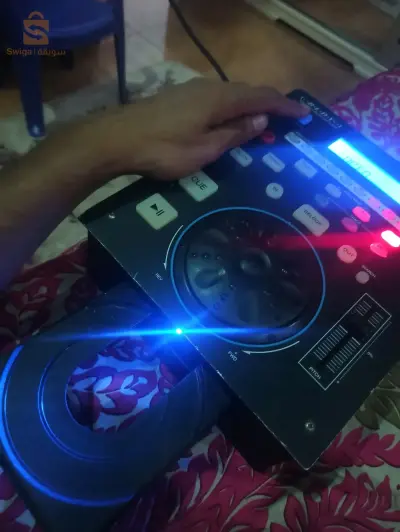 dj 100