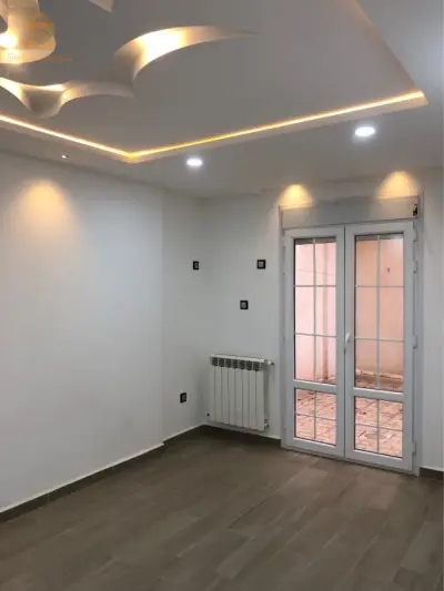 appartement f3 RCH sup 80 m fini cuisine aménagée chauffage central et climatisation avec jardin de 50 mètres carrés papiers acte individuel.contactez-moi au 0779463054 et le 0664935464