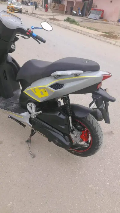 موطو شابة