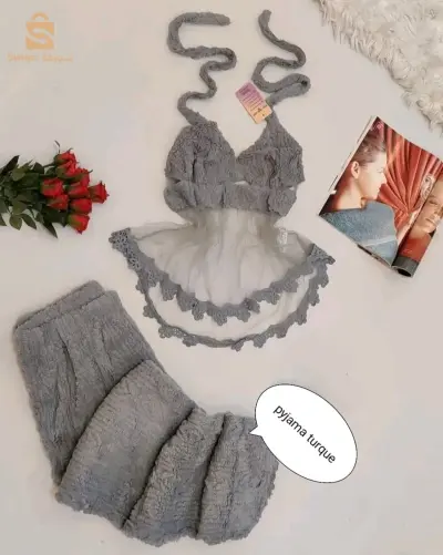 Pyjama avec bustier dentelé