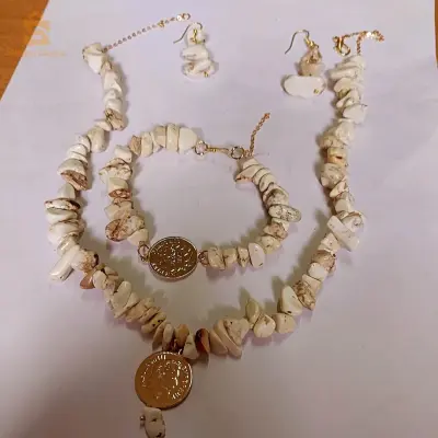 احجار حقيقية