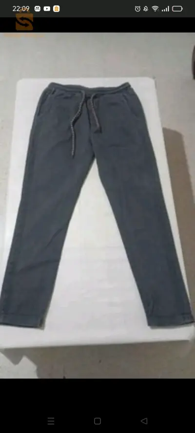 Pantalon republica original  made in Italy 
taille M 
98%cotton 2%polyester