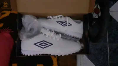 حاجة نضيفة. لا مارك umbro فالبلون بوانتور 42 توتيرا