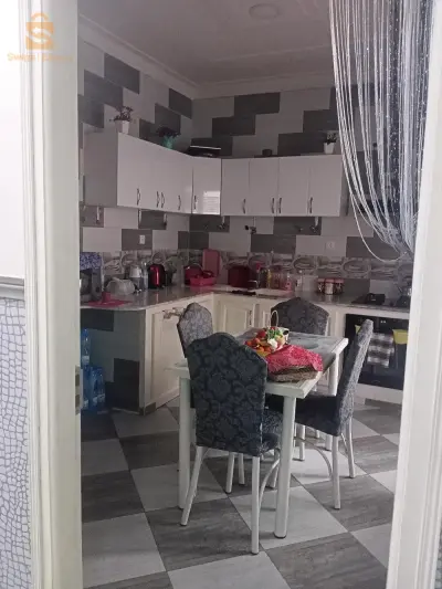 Vila a vendre au niveau de bordj el kiffen.cite Ali Sadek 150m.batis 130, rez-de-chaussée deux garages et studio،deux appartement finie première et deuxième étage, troisième pas encore,avec tt commodités.. décision et permis de construire première main ✋
Sawmouna 37