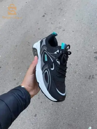 حذاء رياضي