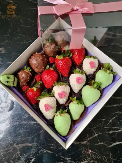 fraise enrobé avec du chocolat