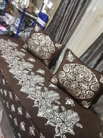 تفريشة وزوج مخاذ معمرين