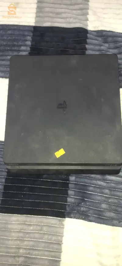 ps4 slim avec 1 mannete et cd gta 5 + cd assasin creed version 11.00 🎮