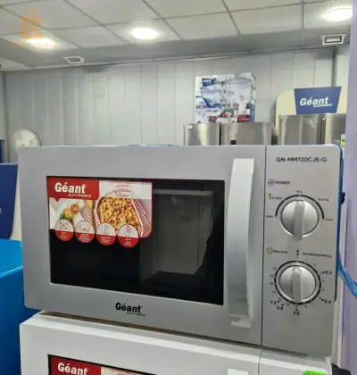 Micro ondes Géant 20L