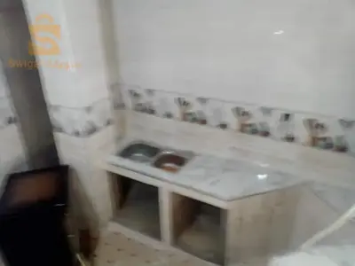 حرفي سيراميك ثقة وإتقان