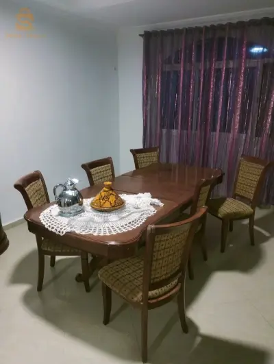 طاولة 8كراسي