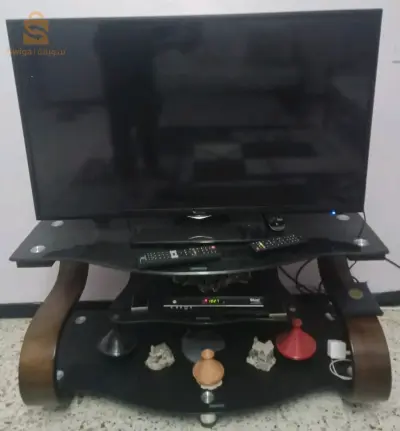 TV 40" et demo Géant + table Tv