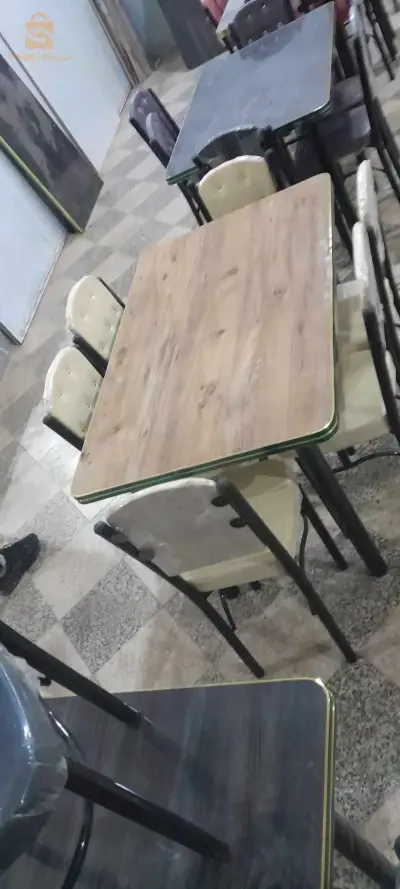 طابلة مونجي كاين 6 كراسة وكاين 4 ومعاها طابل جيقون كادو من عند الورشة