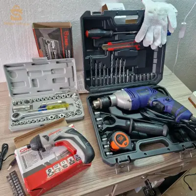 Chighnol crosse 750w +accessoires et douille + visseuse crown original 3.6v 22055
+caisse aiwa 40 pcs .taille 14 max