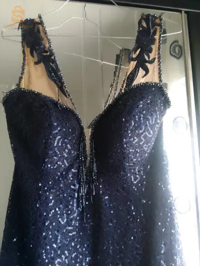 robe sirène tendance de haute couture luxueuse en bleu nuit