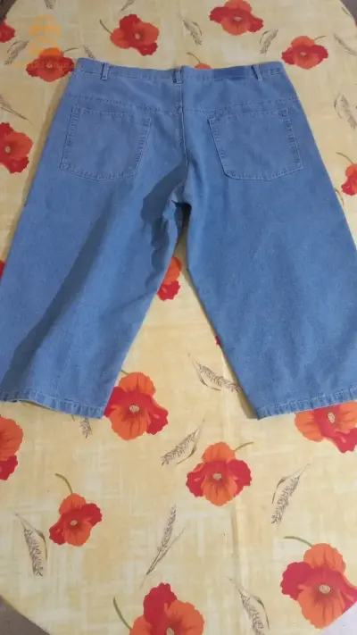 PANTACOURT JEAN ORIGINAL 🇫🇷
PRIX AFFAIRE !!! 
TAILLE : XXL