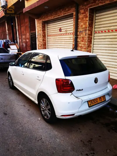 J'ai un polo match2 2015 moteur 1.6 MPI en très bon état B1 entretenue et 00 peinture sauf qlqe retouches à savoir:
_ à froid au niveau parchoc et l'aile avant gauche