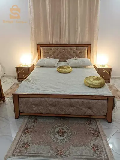 غرفة نوم انيقة ماشاء الله ، مصنوعة من الخشب الأحمر ، صلبة و مقاومة بثمن جد مغري و منافس في السوق ، سارعوا في الطلب الكمية محدودة 0772703164