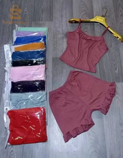 ملابس نسائية بالجملة