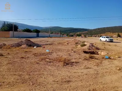 قطعة ارض صالحة للبناء