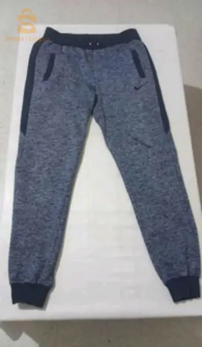 Survête Nike original  made in turkey  l'affaire 
Made in turkey 
Taille : M
Etat 9 sur 10
Bon prix