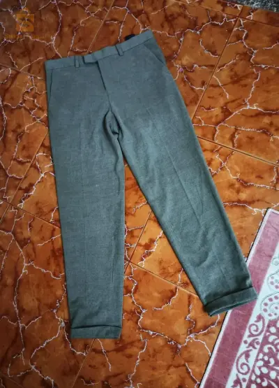 pontalon classic H&M.  taille 30