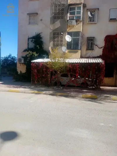 سكن في الطابق الارضي
المدخل فردي