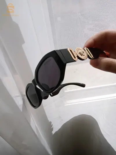 des lunettes de soleil