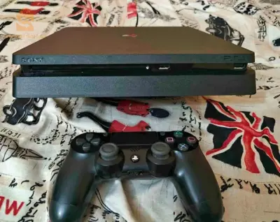 ps4 slim avec manette et cd fif 20