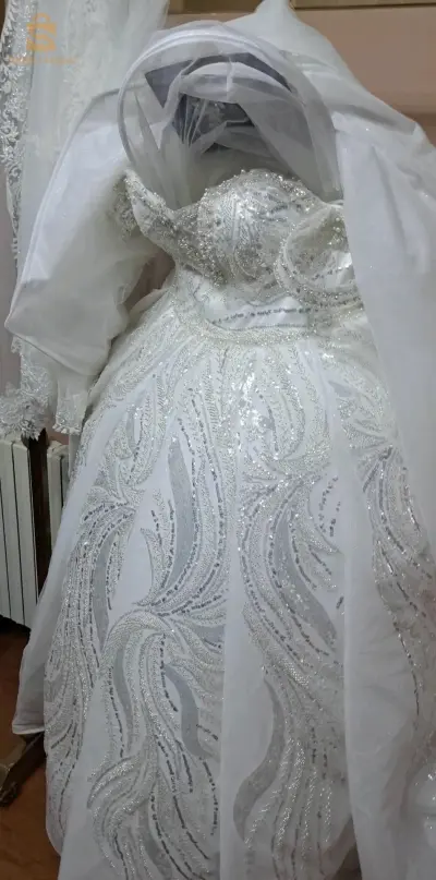 فستان زفاف ابيض
