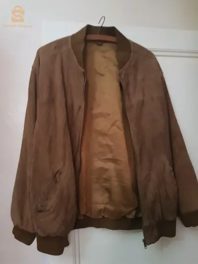 je vends deux vestes de ver dain Italie pour hommes la taille xL
