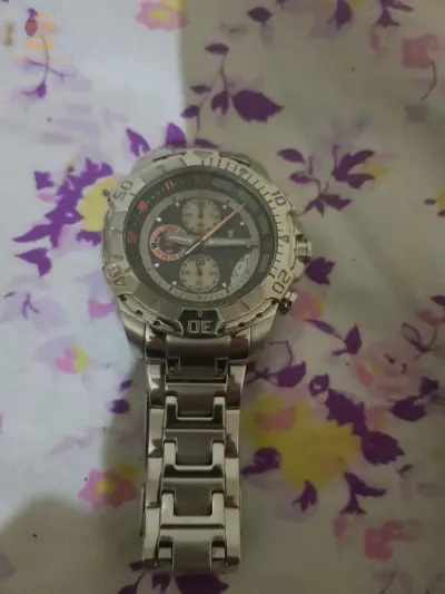 je vends une montre festina original pour hommes