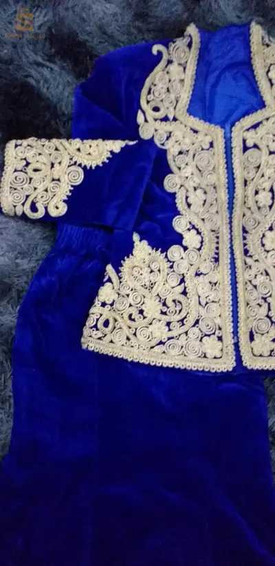 كاراكو أزرق