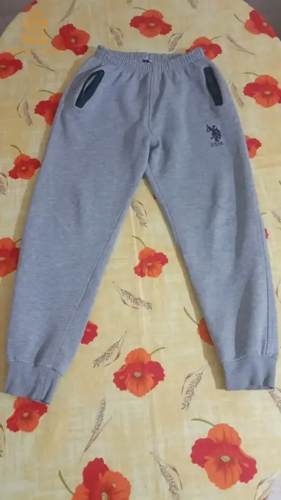 JOGGING US MARCHALL ORIGINAL  
TRÈS COMFORTABLE ET STYLÉ
TAILLE : M 
SWEAT 1800 JOGGING 1600 ENSEMBLE 2700🔥🤯
PRIX IMBATTABLE