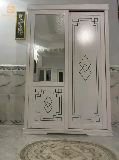 خزانة عصرية من الخشب الاحمر الممتاز